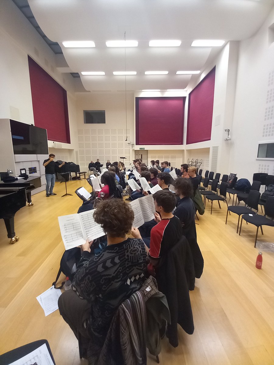 🎼Collaborative choral sessions between @RNCMconducting and @OfficialUoM Here are @AdSolem and @TheCosmoSingers Thanks @markconductor @davidhconductor 🎶🎶🎶