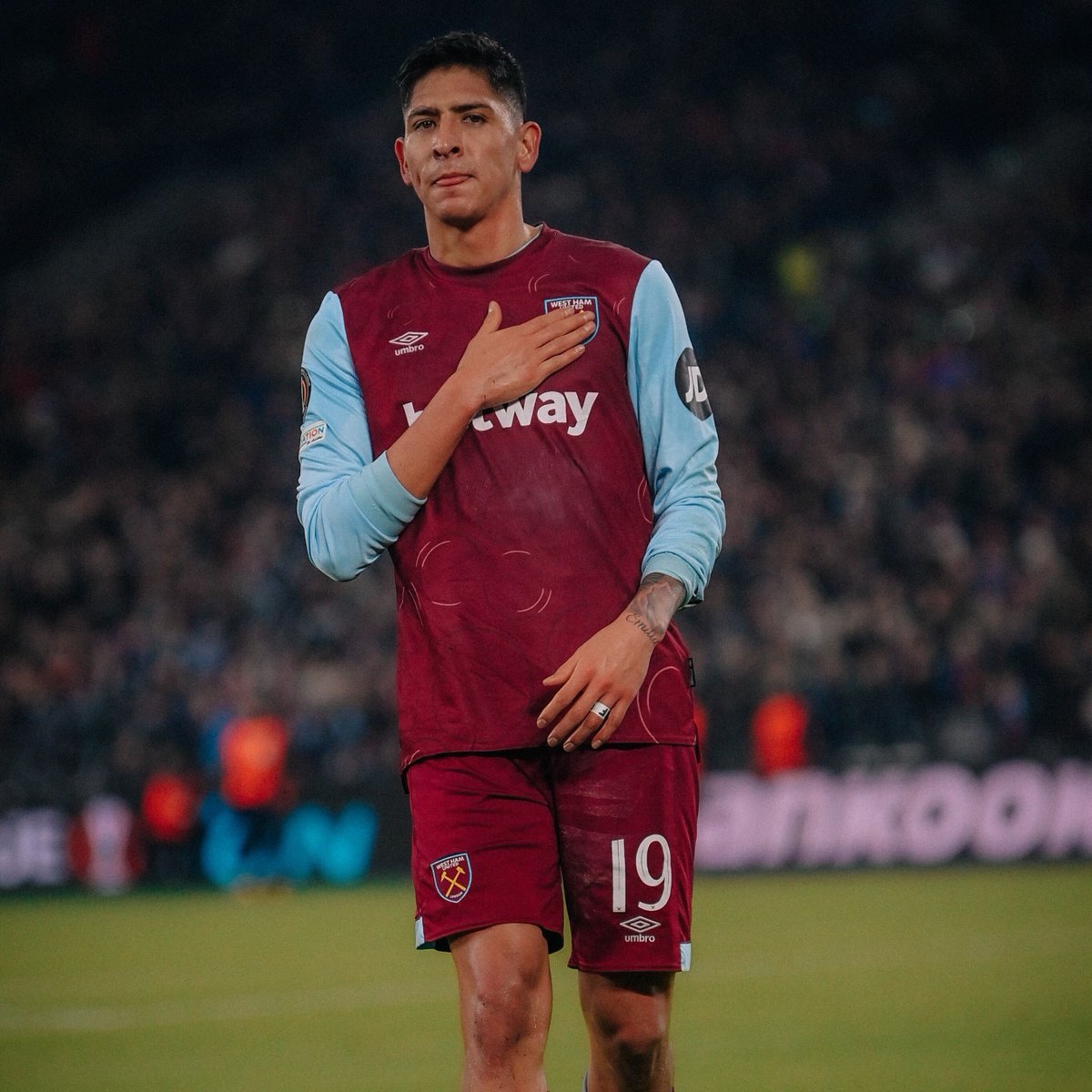 Edson Alvarez for West Ham tonight 🔥🇲🇽

Minutes played 54’ 🕐
1 Goal ⚽️
1 Assist 🦶
1 Big Chances Created 💫
100% Accurate Long Balls
100% Ariel Duels Won
3 Recoveries 🛡️
Man of Match 🏆

West Ham is first on their group right now thanks to El Machín 💪😤