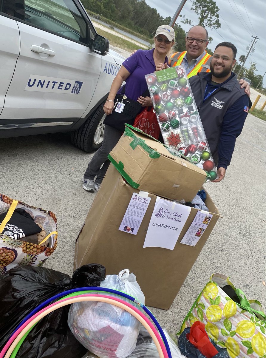 In this #SeasonOfGiving the @United Team ⁦@RSWAirport⁩ supported Eva's Closet LLC mission of providing necessities to those in need with grace, honor & respect in SWFL. Eva's Closet (evas-foundation.org) @DJKinzelman @jacquikey @LouFarinaccio @scarnes1978