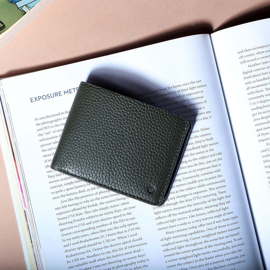 outbackworld's tweet photo. This Bi-Fold Leather Wallet has a simple, no-fuss design. Its classic look is sure to be your everyday carry essential.
#wallet #menswallets #womenswallets #accessories #fashion #giftideas #travelwallet #slimwallet #premiumleather #bifold https://t.co/6dgY1SxpLx