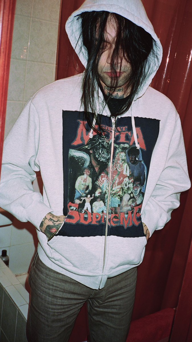 奇跡のコラボ【Supreme×グレート・ムタ】実現‼ コラボTシャツ＆ジップ