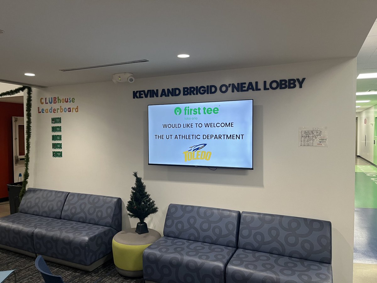 FirstTeeLE's tweet image. 🎄 Happy to host the @ToledoRockets Athletic Department staff for their holiday party! 

We are also so grateful for the donations, as entry to the party was a box of snacks for our participants!