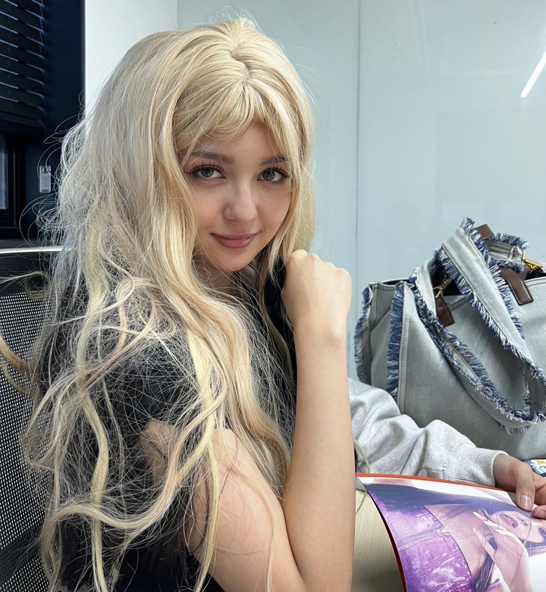 Lapillus_twt's tweet photo. She dyed her hair blonde! 😳

Yes, that's a lieㅋㅋㅋ

샨티언니 생일 축하해
영원히 웃긴데 예쁘고 예쁜데 힙한 언니해줘🫶🏻💝
シャンティちゅきっ🧏🏻‍♀♡彡

#Lapillus #라필루스 #Shana #샤나 https://t.co/MjZo5WeGsC