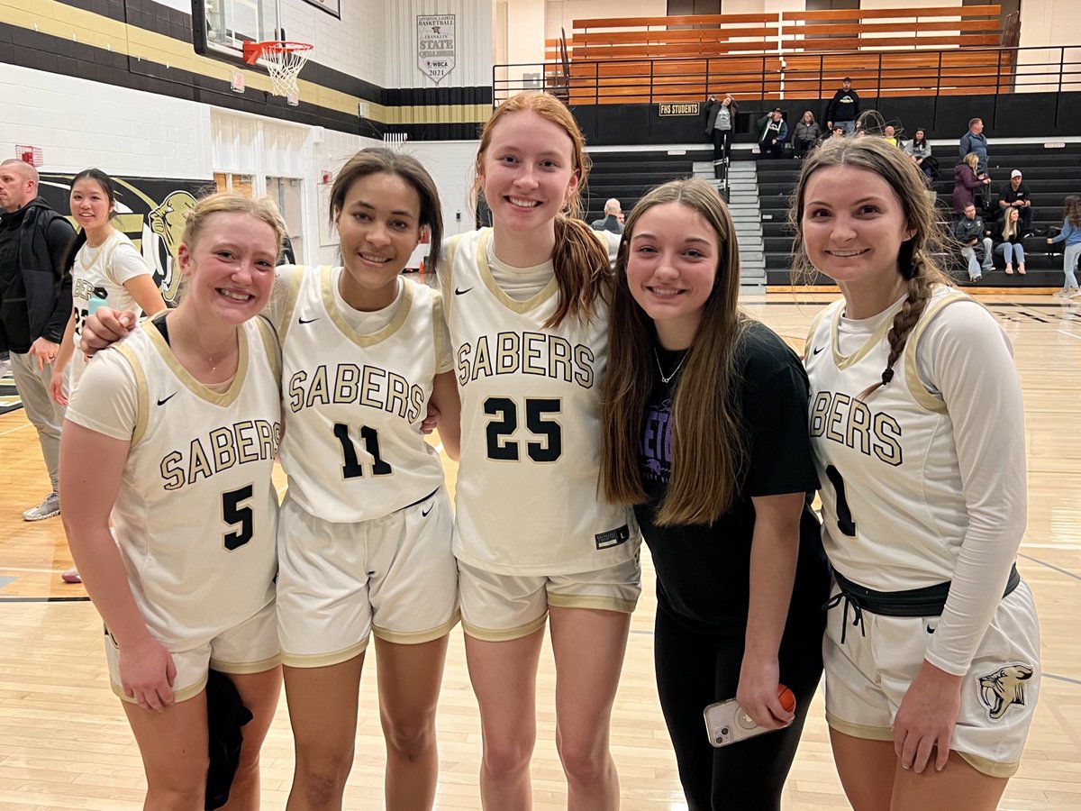 Big W for the Sabers at faculty night 🏀
Proud to represent Aniya and see all my APES student athletes! #susgainability <a href="/AniyaBoyland/">Aniya Boyland</a> <a href="/laurencapstran/">laurencapstran</a> <a href="/NatalieMeaux/">Natalie Meaux</a> <a href="/RachelJepsen/">Rachel Jepsen</a> <a href="/ZoeyHoffman5/">Zoey Hoffman</a> <a href="/maddie_lemke/">Maddie Lemke</a>