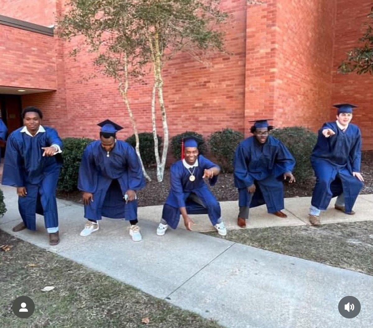All 5 starters on the OL graduated and with D1 offers <a href="/momiles4/">Mo Money Mo Problems 🏴‍☠️</a> 🐻🔵🔴