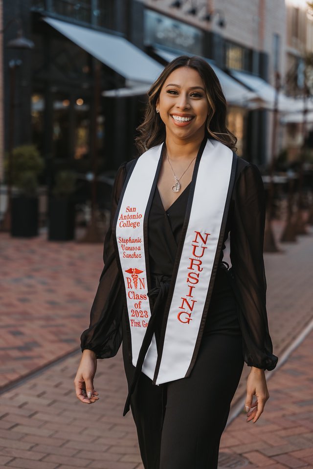 xostepph's tweet photo. hii!!! im officially done with nursing school ⚕️✨🤍 https://t.co/YfBpU4KNyg