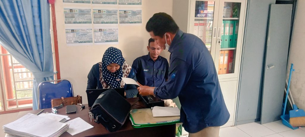 kualapeukanbaro's tweet photo. #SahabatFrekuensi Rabu (13/12) @BalmonAceh melaksanakan sosialisasi aturan penggunaan Spektrum frekuensi Radio sesuai amanat UU No.36 1999 tntng Telekomunikasi bagi personil PP. @kualapeukanbaro 

@DkpAceh @KarnandaMirza @alimanselian https://t.co/58bxtCCb3F