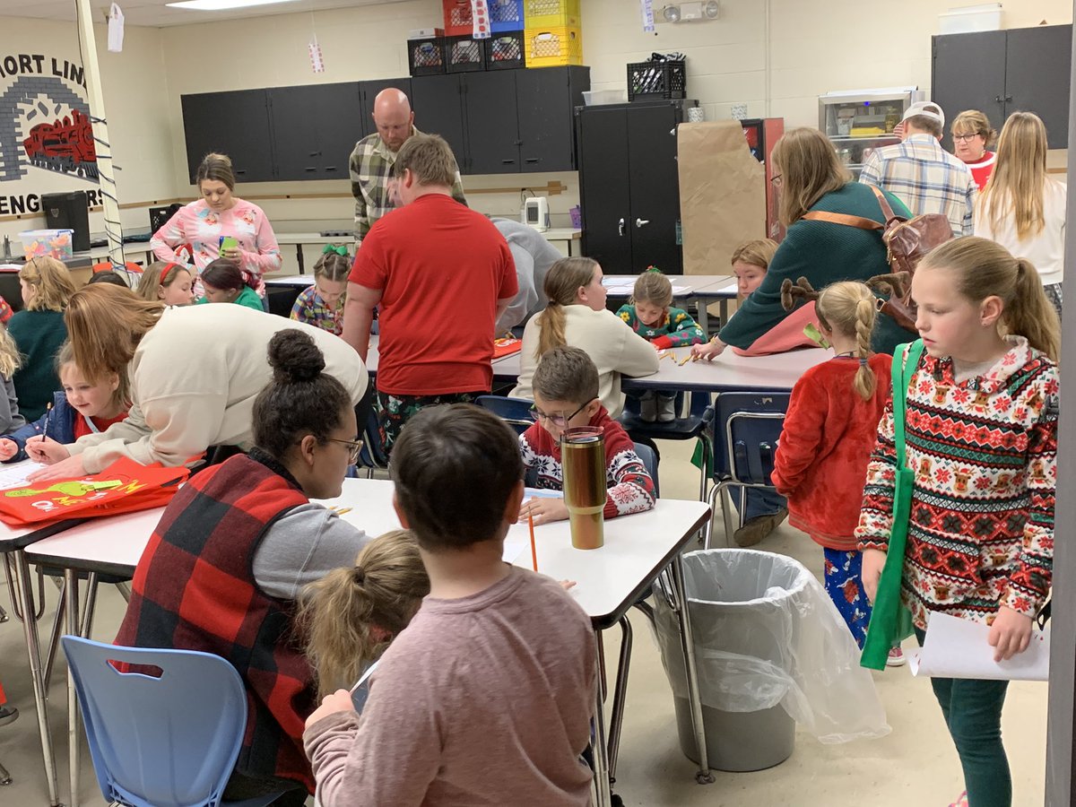 TisEmch's tweet photo. More family night fun at Short Line School!! #sls #wcs #wetzelpride https://t.co/Mc0V6XqkTv