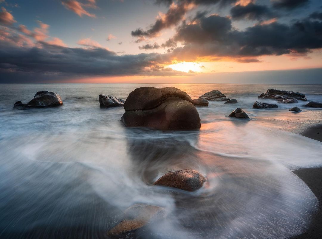 When the ᠎time ​is right and the  breeze ᠍is ​not dry, ﾞgo ᠎out  for ᠍a ﾠwalk ﾞand ᱸsee ﾠdifferent ​scenery.