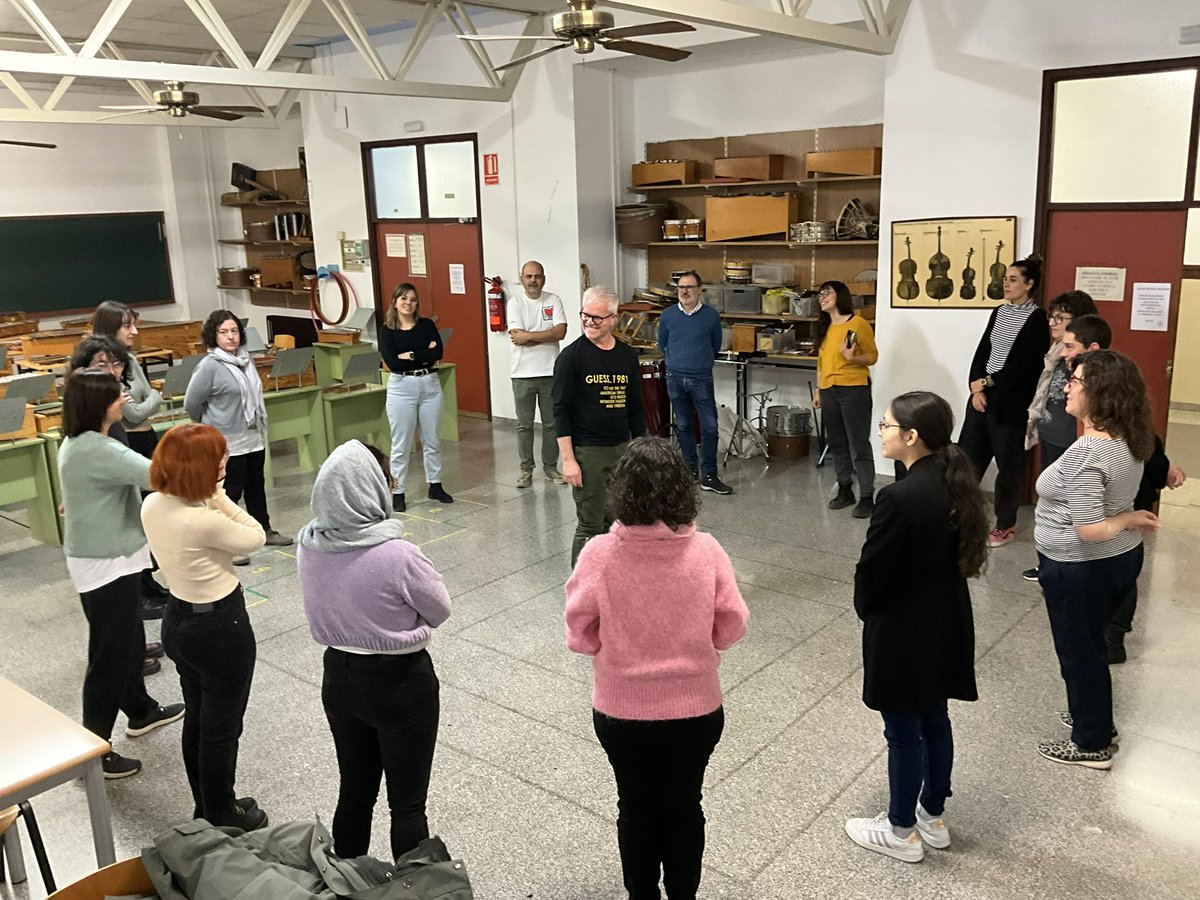 Comença el mòdul "Dramatúrgia en àmbits socioeducatius" dins del #MTA impartit per @maribelbayona i #RafaPalomares de <a href="/e_inestable/">proyecto inestable</a> i  Ramon X. Roselló (UV)
🎭 Teatre? Dramatúrgia? Naturalisme, quarta paret, Brecht, distanciament, postdramatisme…
#TeatreAplicat