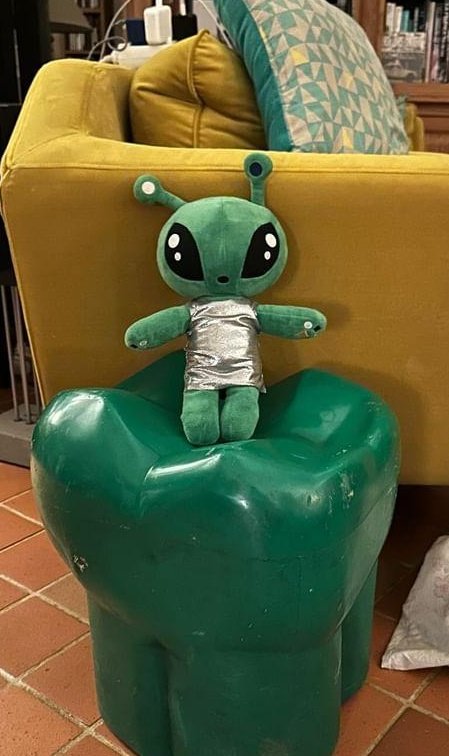 beddie alien tweet media