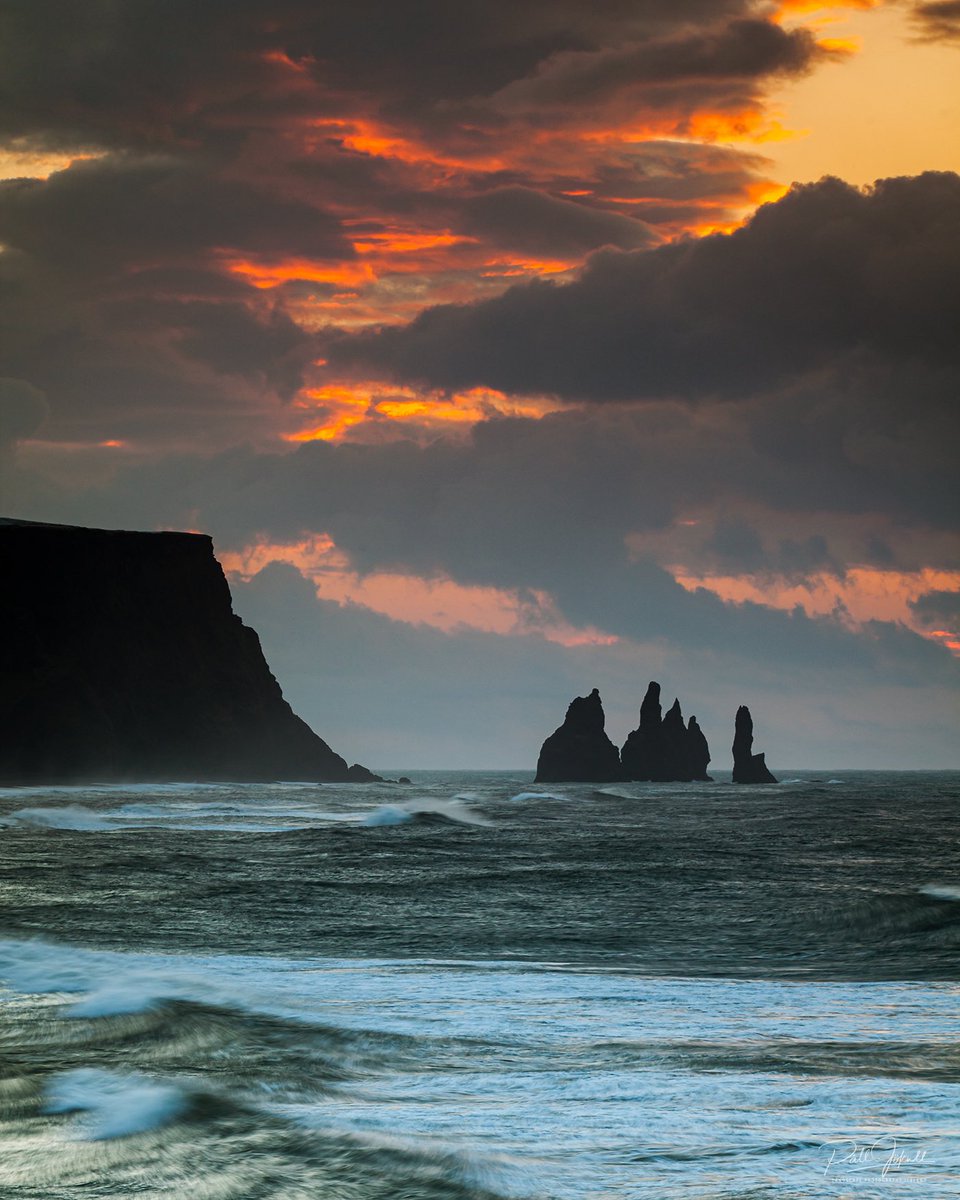 @treskanica Dark and moody morning at #Reynisdrangar sea stacks in south #Iceland