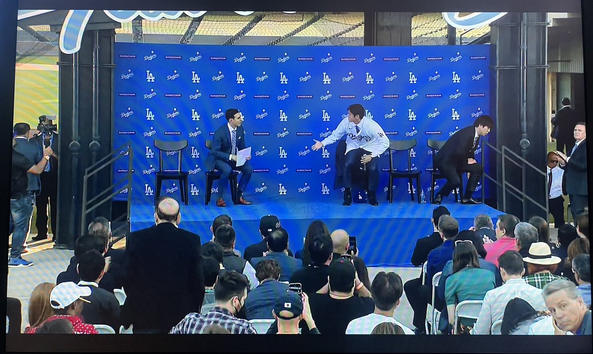 abc7error's tweet image. Swipe for a special cameo —&amp;gt;