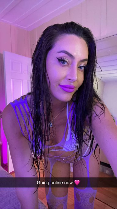 I&rsquo;m online now https://t.co/qB6hppVn7y