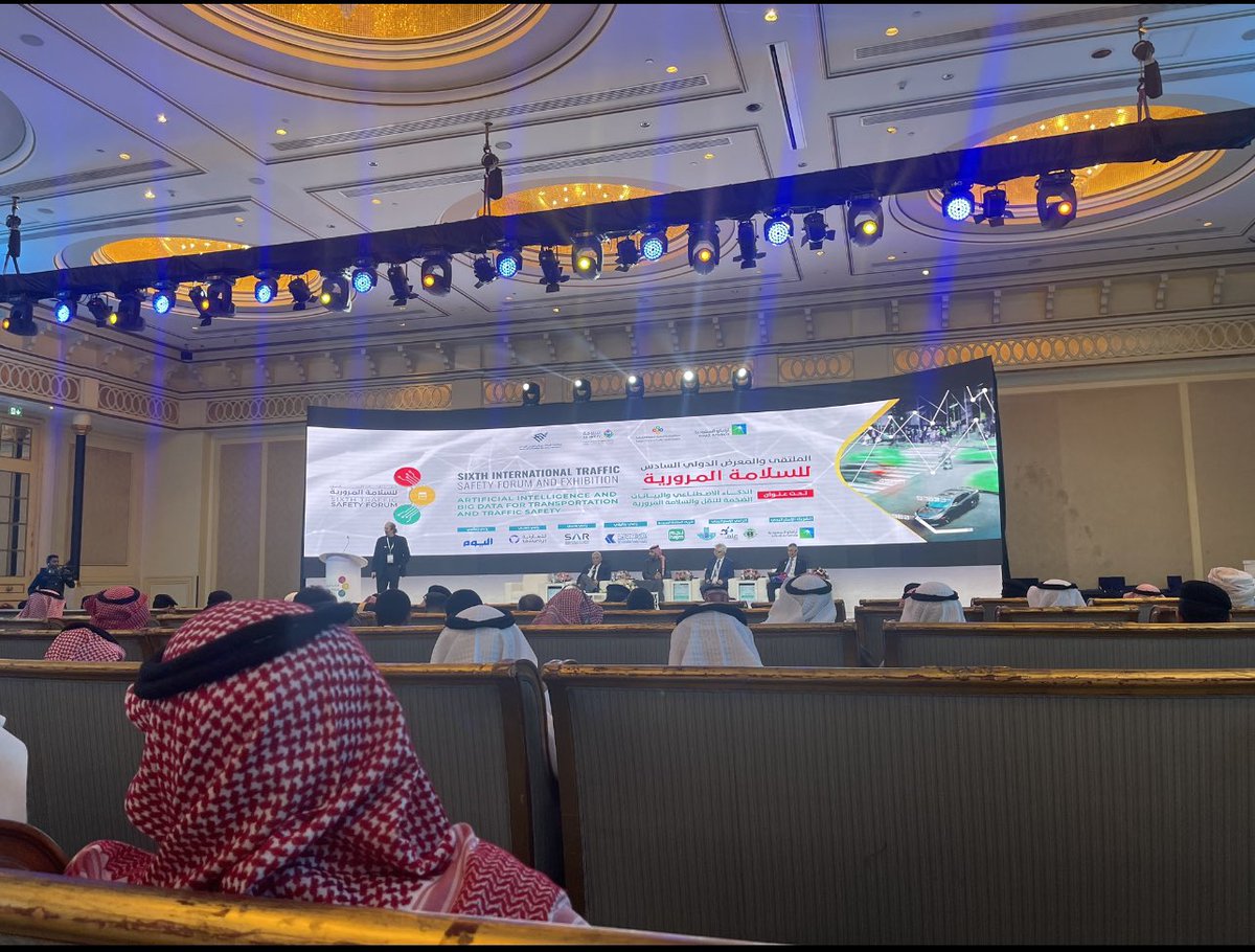 ZyadAlsaedi's tweet image. تشرفت بحضور #الملتقى_السادس_للسلامة_المرورية ،ولقد كانت لمدة ٣ أيام في الدمام لتعزيز السلامة على الطرق والعمل على خفض عدد الوفيات والاصابات الناجمة عن حوادث المرور، تحقيقاً لذلك جاء الملتقى والمعرض الدولي السادس للسلامة المرورية تحت عنوان الذكاء الاصطناعي والبيانات الضخمة للنقل.