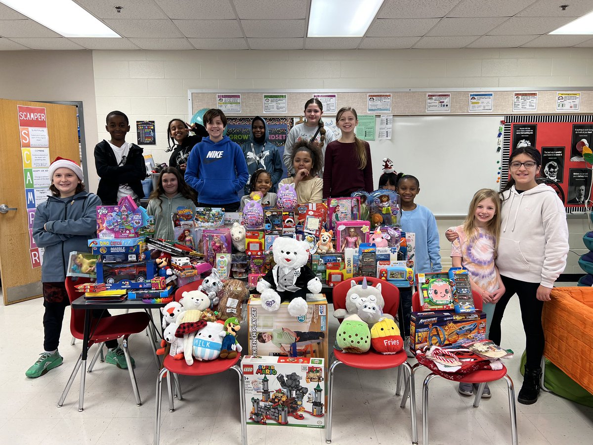 Chancey yearly RAK Event! GT Leadership led a toy drive for Norton Children’s Hospital ❤️❤️ <a href="/ChanceyChat/">Chancey Elementary</a>  <a href="/JCPSGT/">JCPS GIfted/Talented Program</a>
