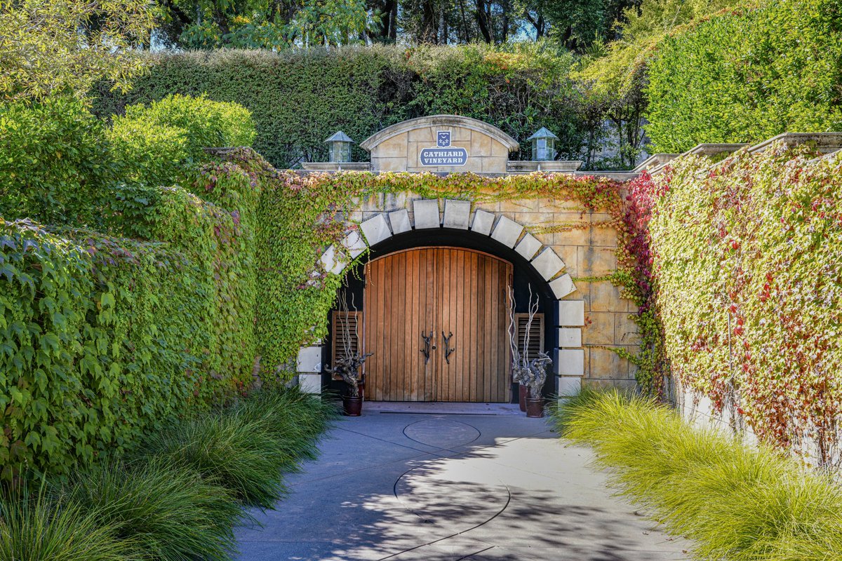 Cathiard Vineyard boasts a rich history dating back to 1885, its vineyards spanning the renowned Rutherford and St. Helena appellations. Cathiard Vineyard has become one of Napa Valley’s latest luxury experiences not to be missed!

📍 @cathiardvineyard 
🎥 @visitnapavalley