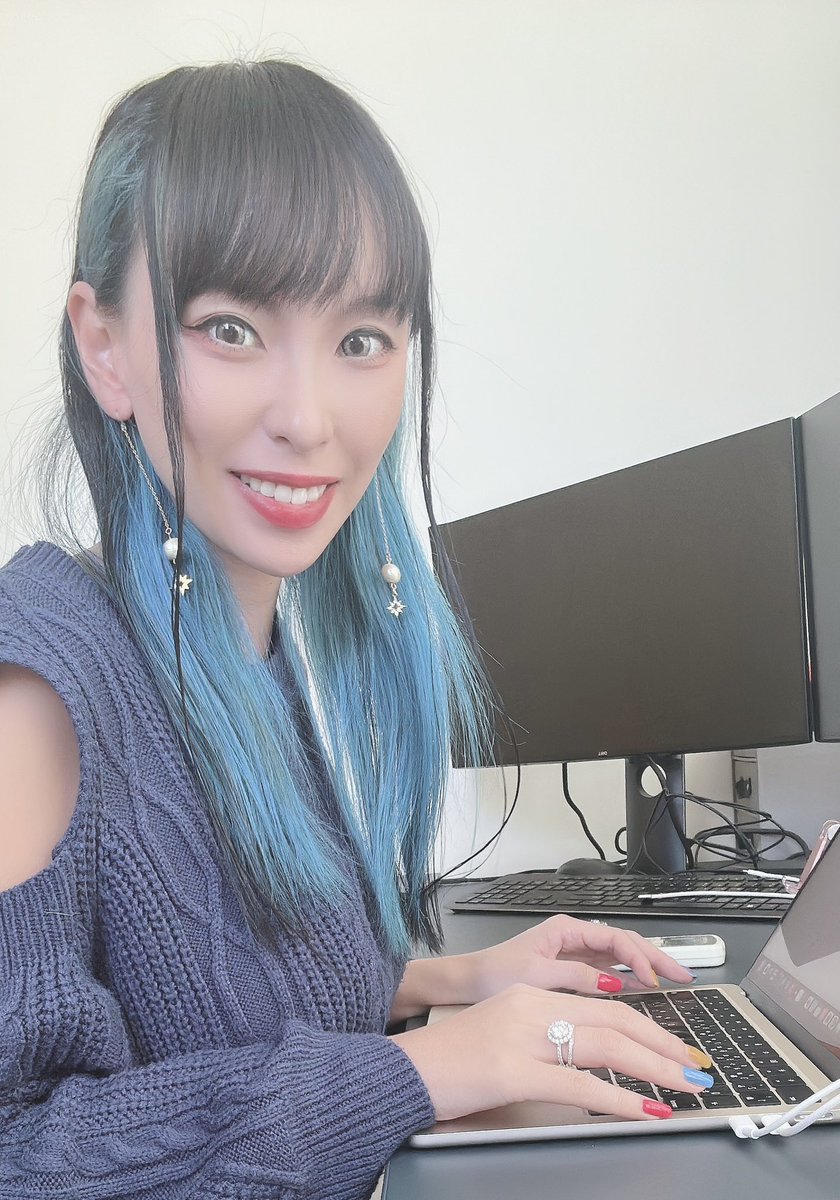 sayakafukugyo's tweet photo. 【購入率爆上げになる心理学】

損失回避の法則

⇩
人は得することよりも
損しないことを選ぶ

という心理のこと。
 
商品を買わないと損をする！
と思わせればいいだけ✌️
 
商品設計に力を入れて
「これ買わないとヤバいよ？」
と警告を出す。
 
これだけで商品は自然と
購入されるようになるよー♡ https://t.co/nTdOESRxZQ