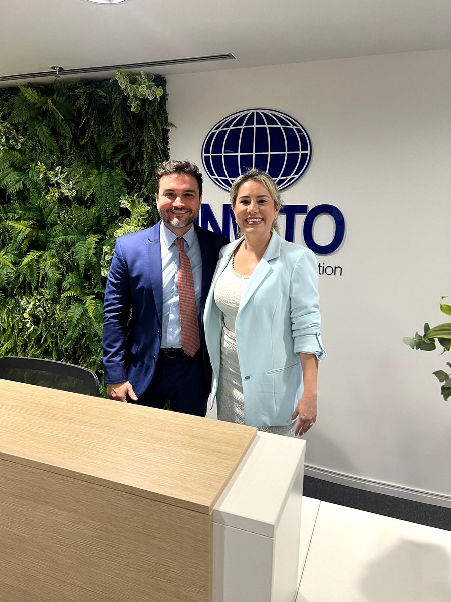 AngieDuartePy's tweet photo. Hoy en la ciudad de Río de Janeiro - Brasil, se llevó a cabo la inauguración de la oficina regional de la Organización Mundial del Turismo (OMT) en América del Sur 🌎🙌🏻

Esta oficina tiene como objetivo centrar sus acciones en las inversiones para el turismo del continente y el Caribe, además de fortalecer los proyectos conjuntos y facilitar la actividad turística en la zona 🤝🏻

Desde Paraguay, estamos trabajando muy de cerca con la OMT en la campaña del nuevo portal de promoción turística regional "Visit South America", y en la próxima guía de inversiones del sector turístico 🇵🇾⬆️

Estuvieron presentes: el director regional de la OMT para las Américas, Gustavo Santos; la subsecretaria de turismo de Chile, Verónica Pardo, el ministro de turismo de Uruguay, 
Remo Monzeglio, el presidente de la Embratur, Marcelo Freixo y como anfitrión del evento el ministro de Turismo del Brasil, Celso Sabino 🇧🇷🇨🇱🇺🇾

¡Sin duda alguna, un hecho histórico para nuestra región! ✨

#GobiernoDelParaguay #Turismo #OMT #Sudamerica