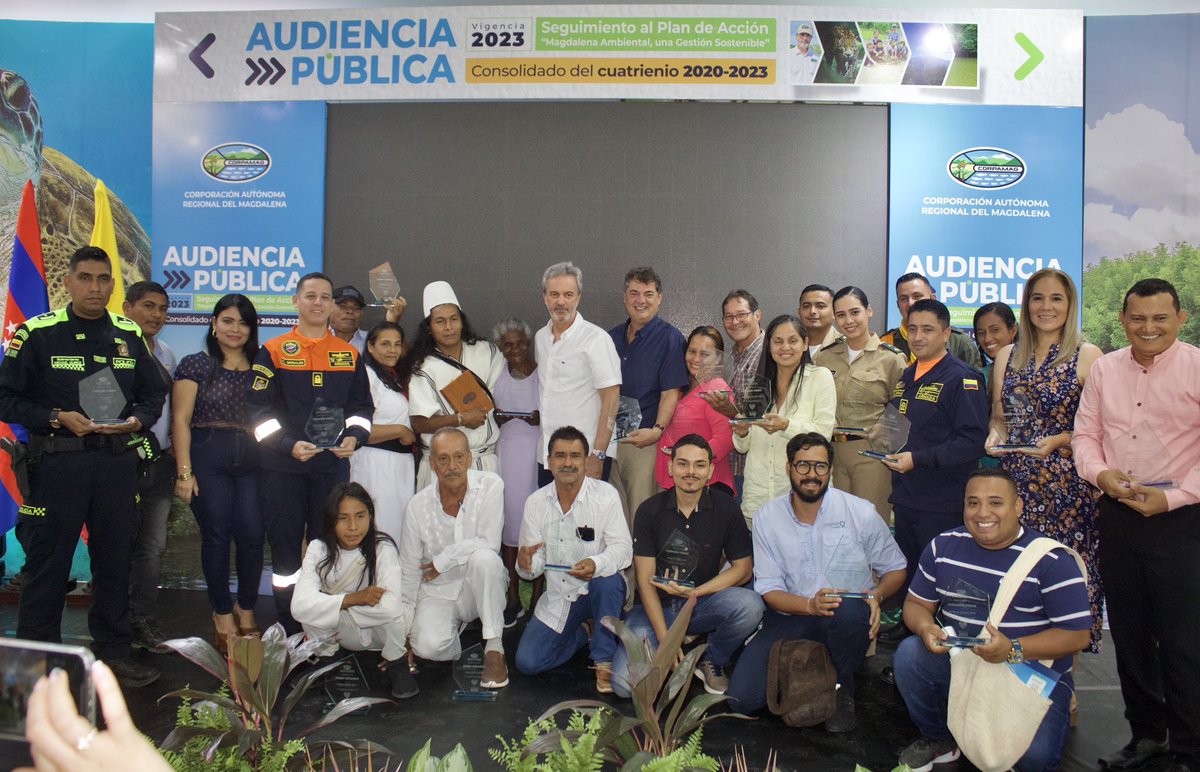 #buenasnoticias 🗞️ Así recibió el Sr. Manuel Julián Davila Abondano, presidente del Grupo Daabon, el reconocimiento corazón verde 💚 por parte de <a href="/CORPAMAG/">CORPAMAG</a> por el compromiso con la sostenibilidad ambiental, en el departamento del Magdalena.