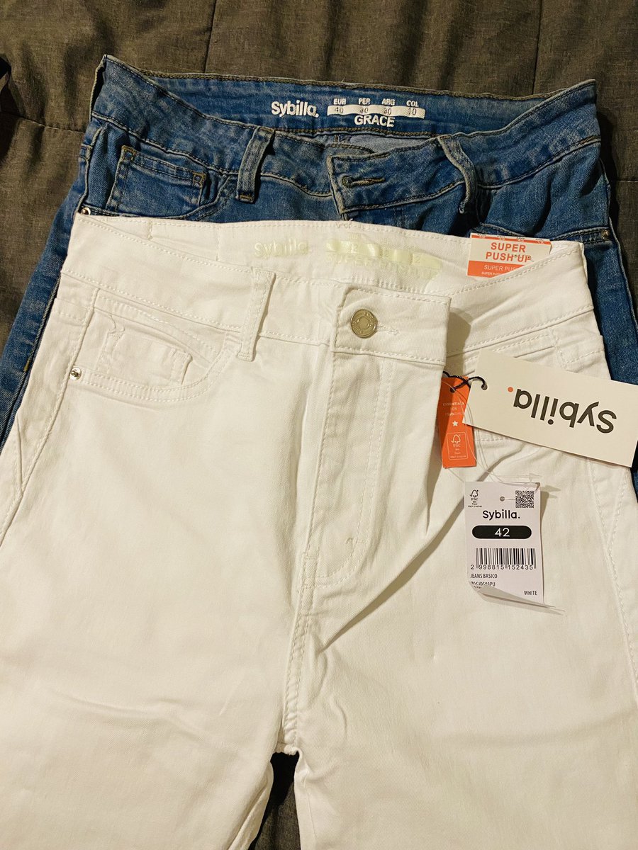 panchimendieta's tweet image. Me parece insólito que @Falabella_Chile y su marca #Sybilla achiquen las tallas en las prendas que ofrecen.
Pantalón blanco talla 42
Pantalón azul talla 40
Somos muchas las q estamos pendientes de nuestro peso y este tipo de medidas, nos afecta.
