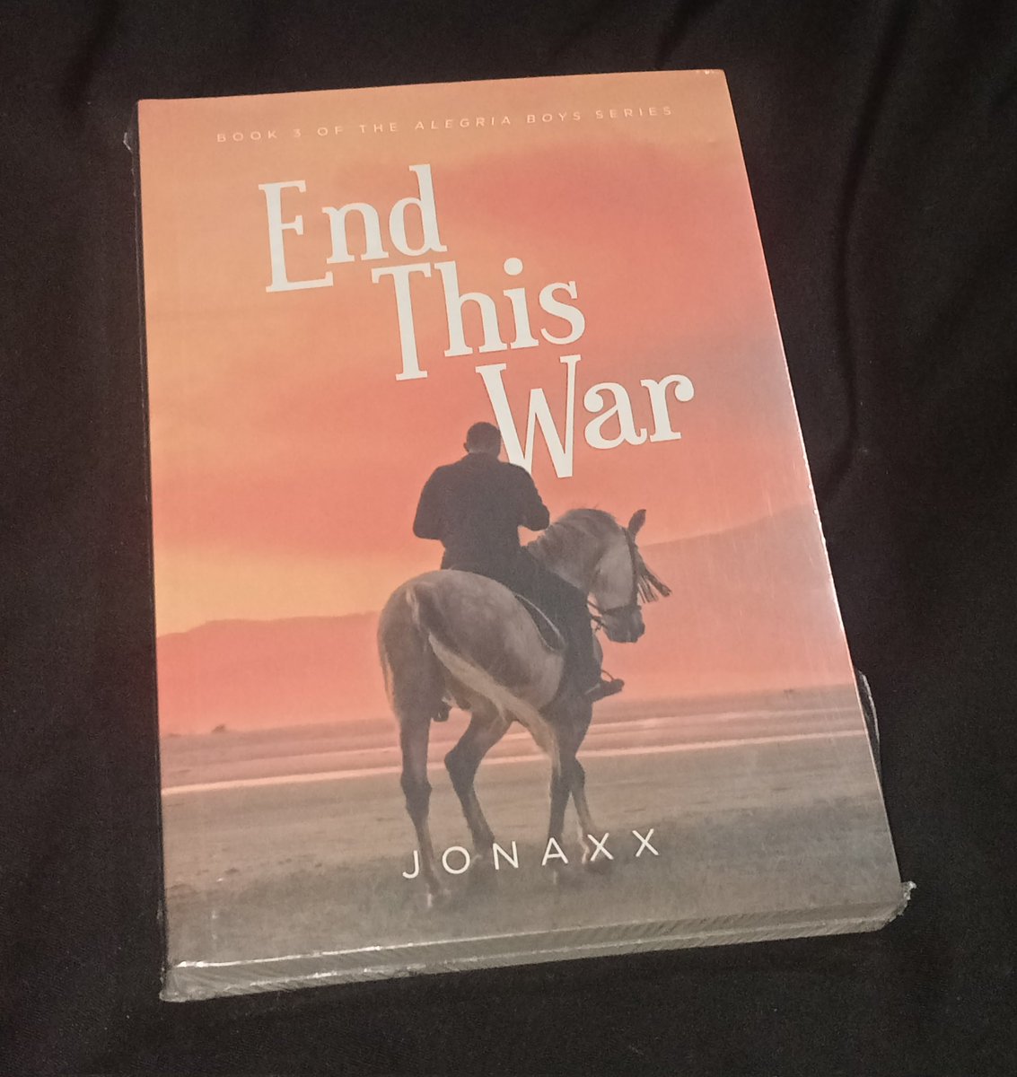 For sale ‼️‼️‼️

END THIS WAR BY JONAXX

NEW/UNSEALED

PRICE: 350 (+SF)

LOCATION: PARAÑAQUE 

#Jonaxxbooks 
#Wattpad