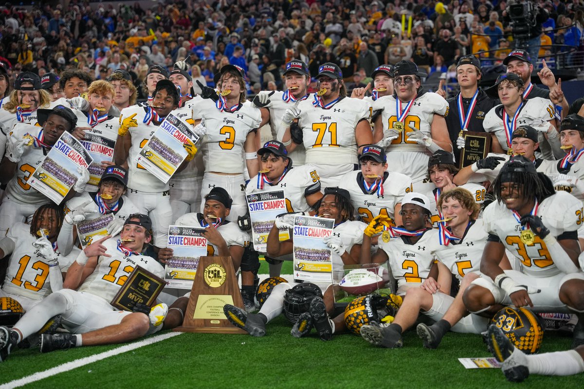 Congratulations to the <a href="/MalakoffFB/">Malakoff Football</a> Tigers on their first #UILState Football Championship! 🏆🏈