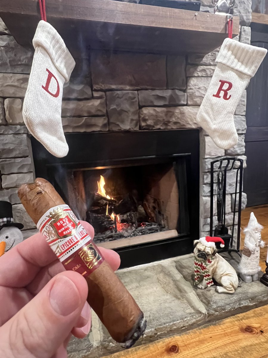 Now it's time to kickback for a bit with a Hoyo de Monterrey Epicure De Luxe Habana gifted by another great brother @Mike_W_Simpson, thank you brother! I will enjoy that with some Redwood Empire Pipe Dream. A fire is going, TVs lit, and a mighty tasty pairing about to take place.…
