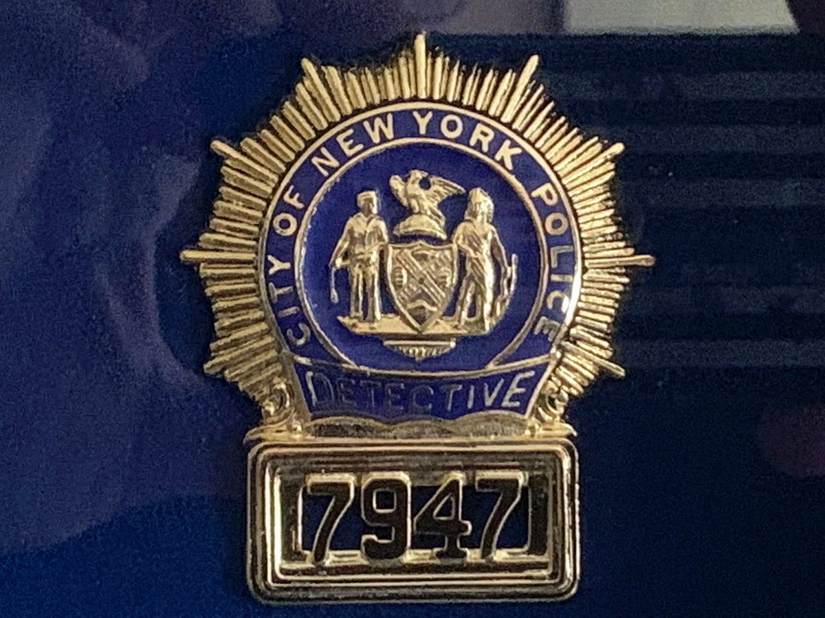 Thread 1. This is my NYPD Detective shield. This used to be one of the most prestigious shields in law enforcement. Recognized around the world. Sadly, it no longer means what it used to You don’t have to actually be a “detective” to receive this shield