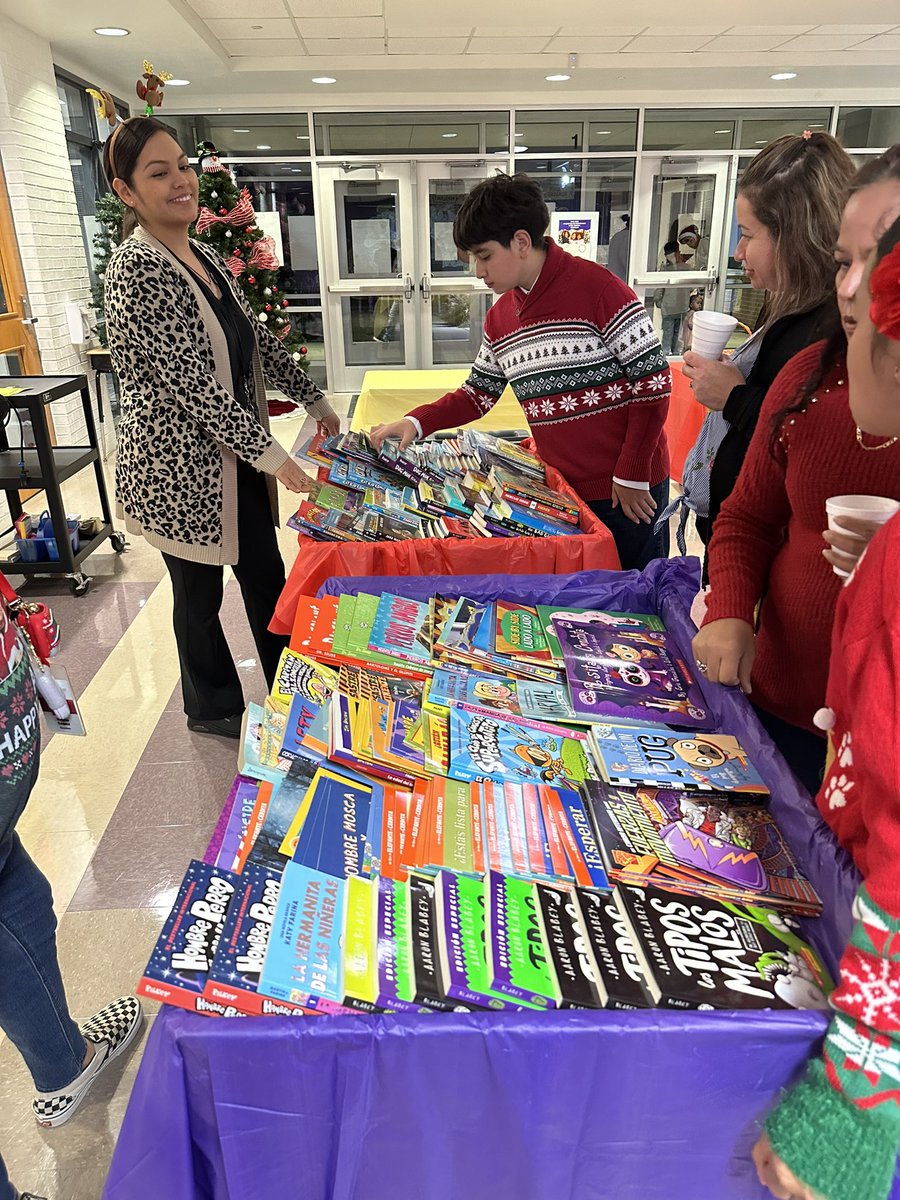 Crow El Library (@crowlibrary) on Twitter photo Kids were super excited to get a free book tonight <a href="/CrowCougars/">Crow Leadership Academy</a> <a href="/crowlibrary/">Crow El Library</a> @aisdlibsrv Kids were super excited to get a free book tonight <a href="/CrowCougars/">Crow Leadership Academy</a> <a href="/crowlibrary/">Crow El Library</a> @aisdlibsrv