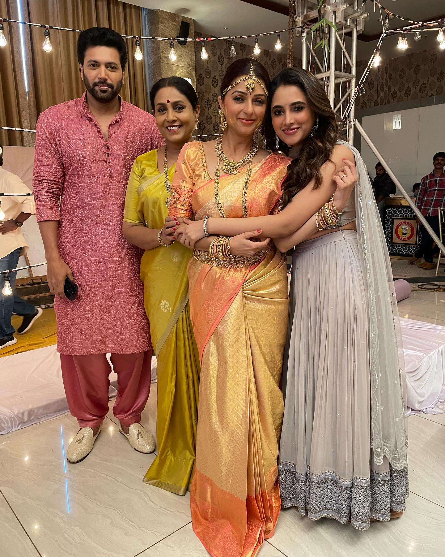 raagadotcom on X: "JayamRavi,Priyanka Mohan ,Bhumika Chawla,  SaranyaPonvannan from the Sets of Brother movie 🤩💫 #JayamRavi # PriyankaMohan #BhumikaChawla #Brother #Raaga https://t.co/5PlT42JqM9" / X