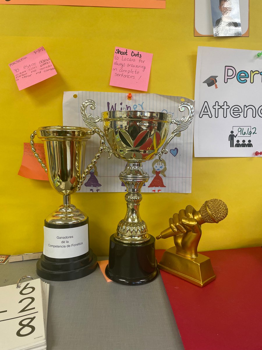 Stopped by Mrs. Ramos’s class to add the summit k12/speaker trophy to her collection of class trophies. I noticed students writing shout outs in English and Spanish to each other in the background. Way to go!!! @OrangeGroveAISD @BecharaNolie @TBerryMEd @Jldiaz_1