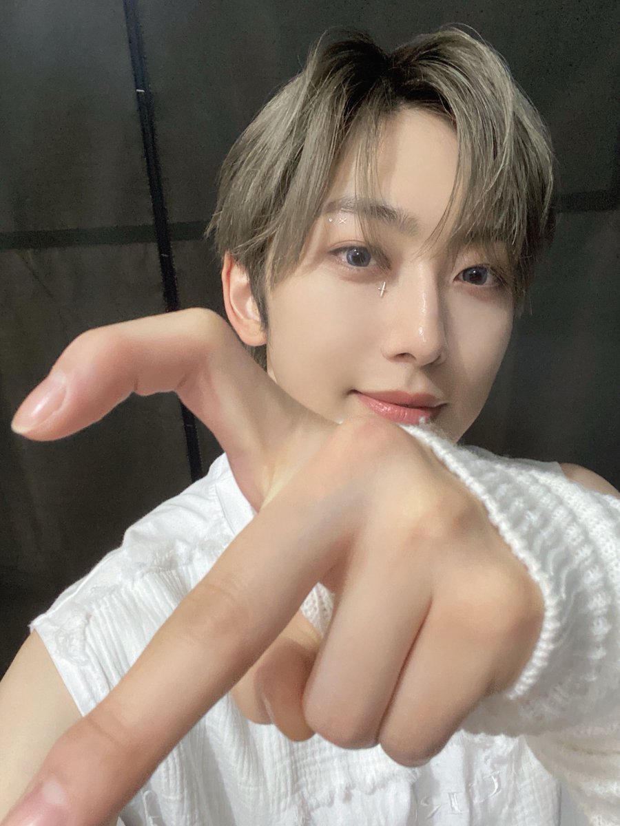andTEAM_members's tweet photo. Thank you all for these amazing awards❣️
Thank you 2023AAA and Philippines～!!
And most of all, thank you LUNÉ 💕
LUNÉはーと~🫶
#andTEAM #FUMA https://t.co/UcLJS5Y4JK