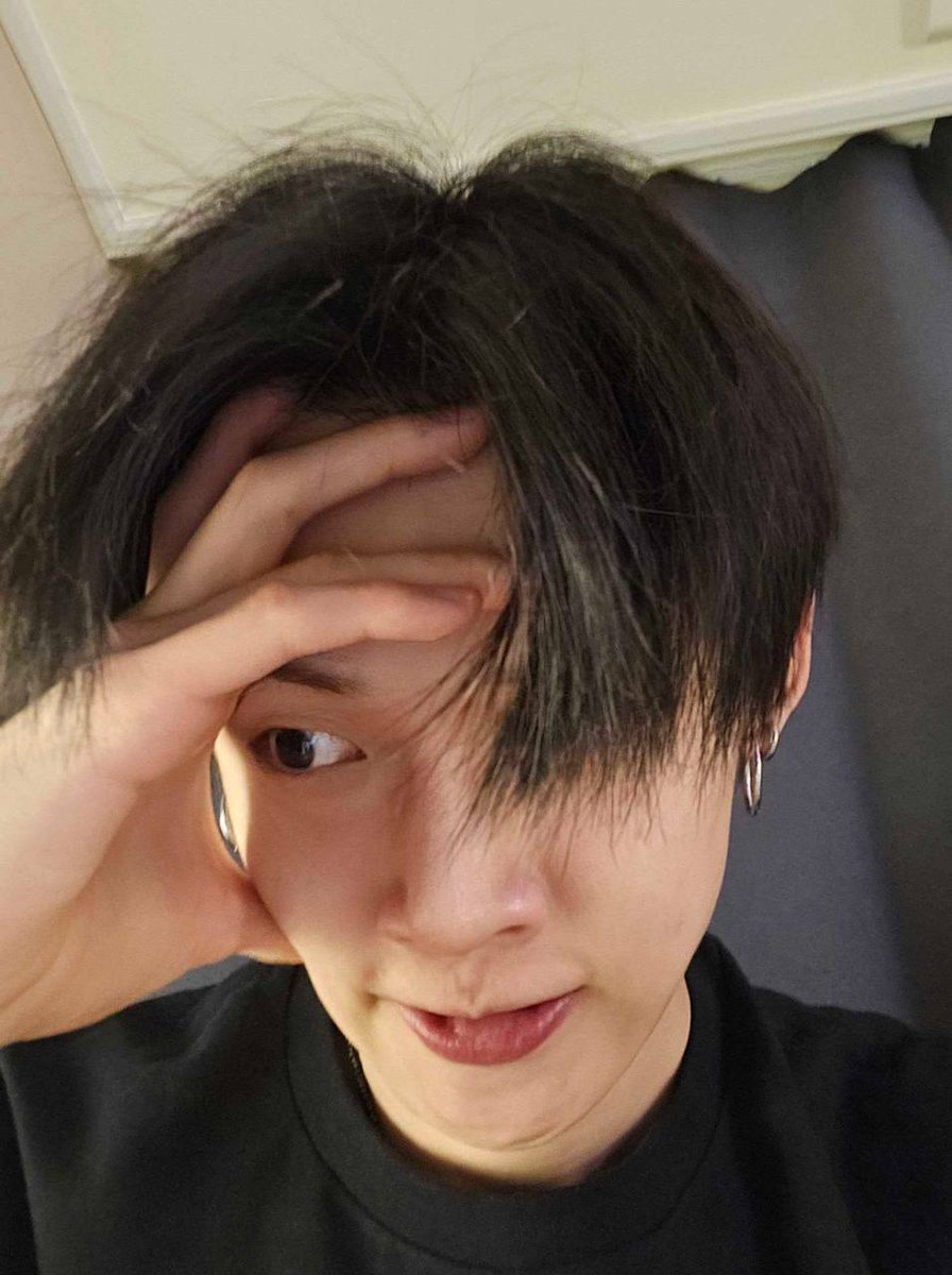 ⠀️️ ㅤ
Me after everyone figured out the spoilers yesterday: 😅🤐 
⠀️️ ㅤ