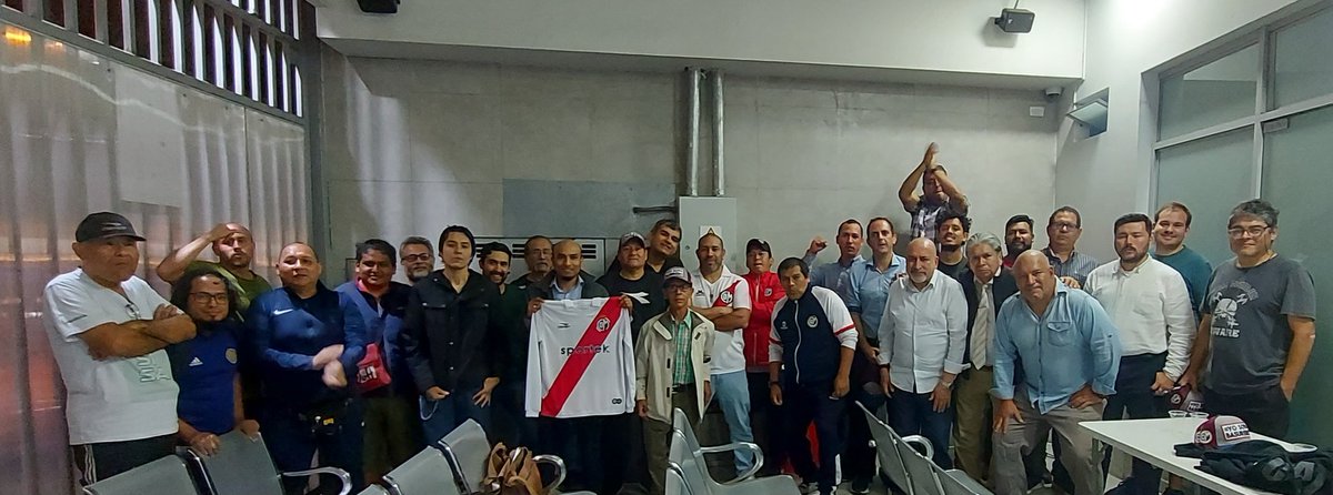 Tssjoan's tweet photo. Señores este grupo es El Muni!!! Su gente su hinchada...
No lo que unos cuantos desubicados pretenden hacer creer con publicaciones falsas...

Echa Muni toda la vida!!!! https://t.co/DTLGJnq5AH