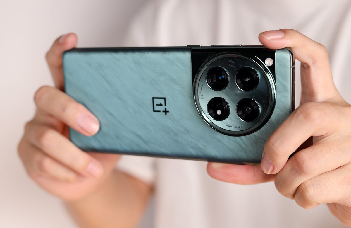 Neil_Sarg's tweet image. Seriously the OnePlus 12 looks stunning in this Green 💚 OnePlus has definitely got me thinking about jumping back on board. Roll on Global release.  #OnePlus #OnePlus12 #OxygenOS