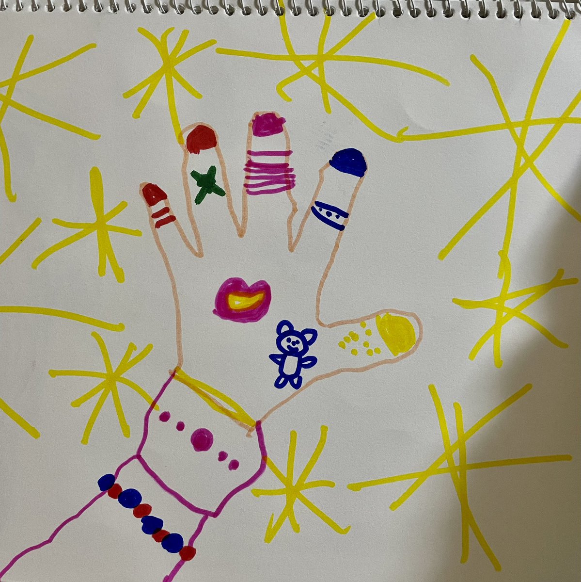 5歳(年長)の子のお絵描き画が大好きなんですけど、良かったら皆さん私の命を救うと思って画像貼り付けて貰っていいですか?

あと私の娘の天才的なお絵描きもご覧ください

スイカゲーム
色んなお部屋
自分のお手て
スワイプして着せ替えして遊ぶゲーム

の4点です!
ソシャゲを描くとか現代っ子ェ… 