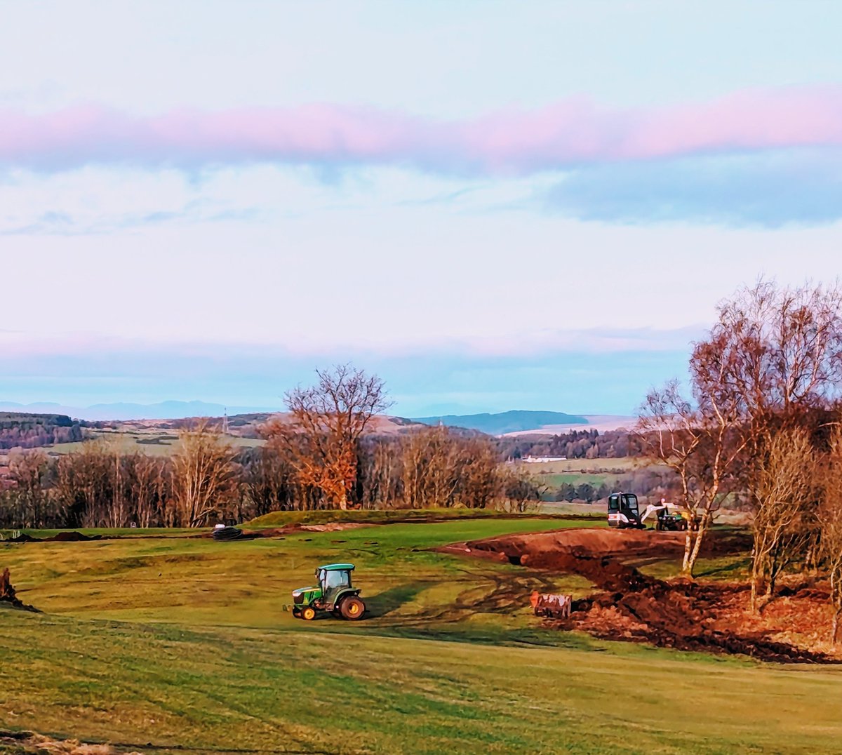 Who says winter golf isn't fun. A beautiful day for a round. Great to see the winter projects in full flow. @gc_ranfurly @GolfGuruStu @RanfurlyGC1889 @SkyCaddieSteve @joinGOLF @JayPDunes