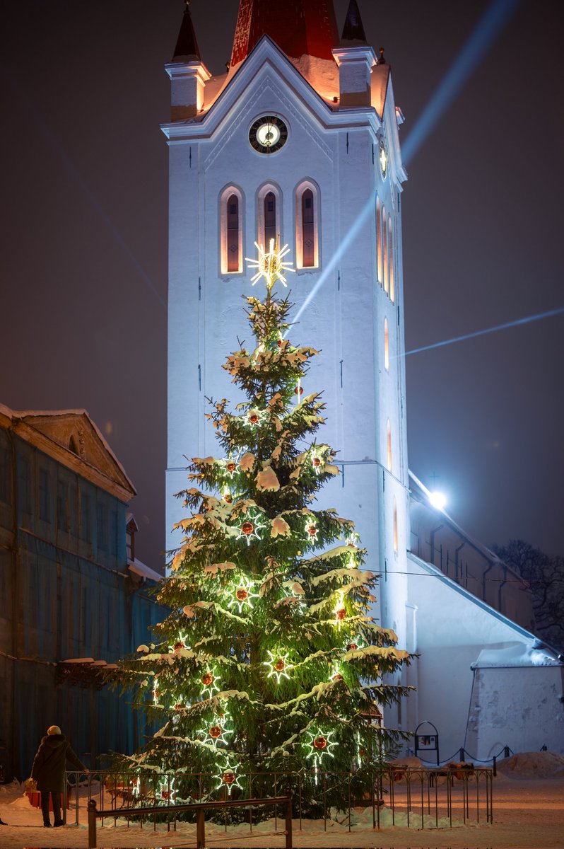 LaurisMihailovs's tweet image. Viena baznīca, dažādi skatpunkti. 📸 @Cesis_lv