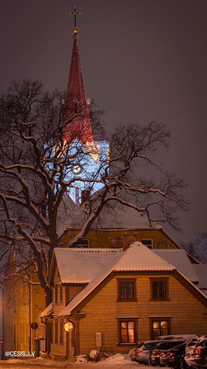 LaurisMihailovs's tweet image. Viena baznīca, dažādi skatpunkti. 📸 @Cesis_lv