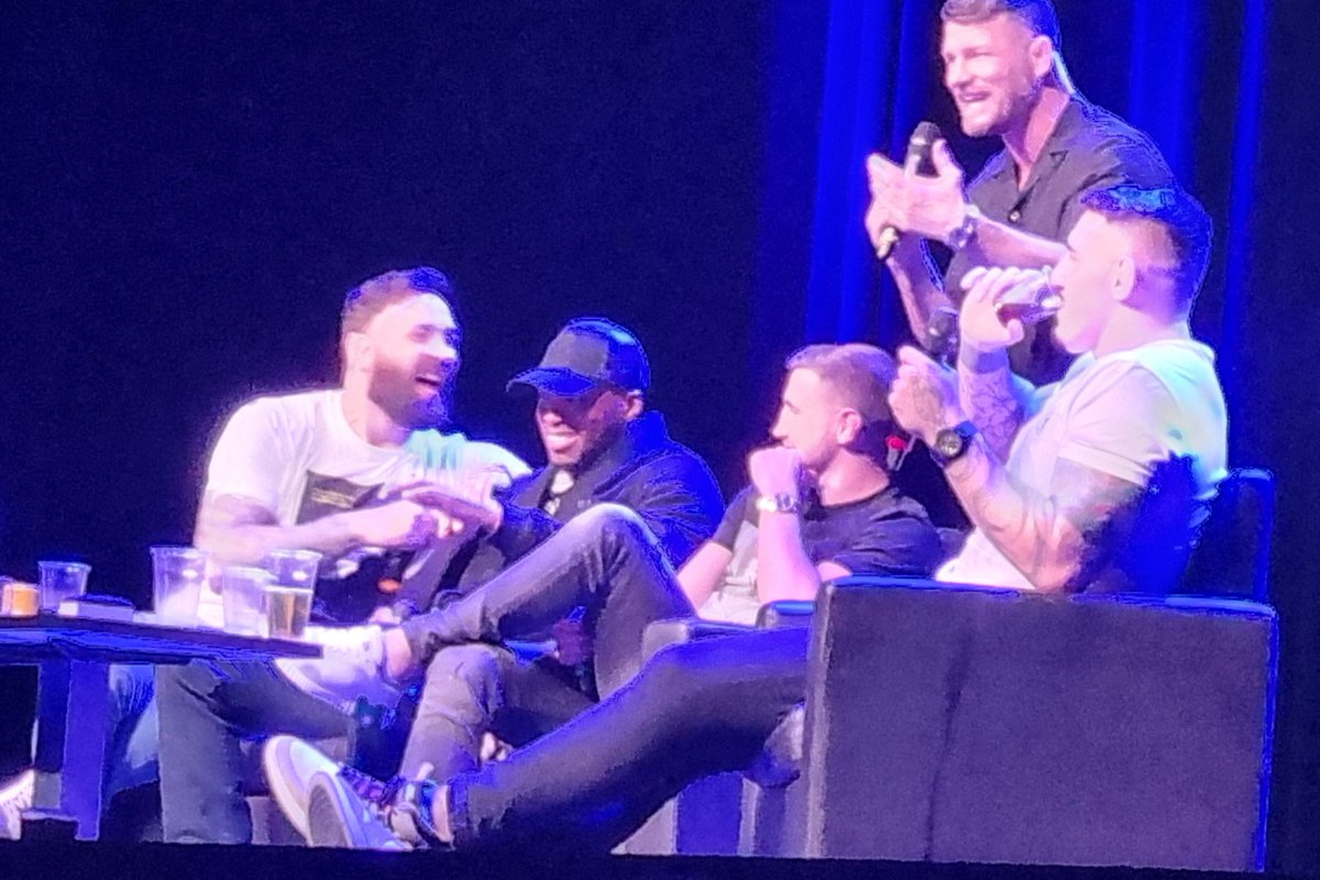 @bisping @AspinallMMA @PaulCraig what an awesome night and my daughter even got to ask Mike a question. Paul is proper funny! Only when I got in the car did I think of a decent question!