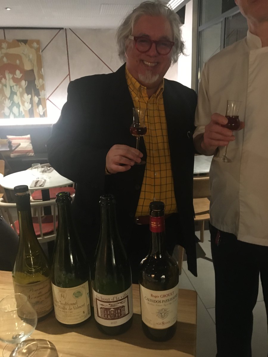 Having fun @winewankers @pietrosd @winematcher @TravelFoodiesTV in #paris with @CHARLIEWINES for his new monthly talk in #Belleville #Chinatown at funky Mozami restaurantsandbars.accor.com/fr/restaurant/… Sipping cider, pommeau and calvados paired with delish #Normandy cheeses
