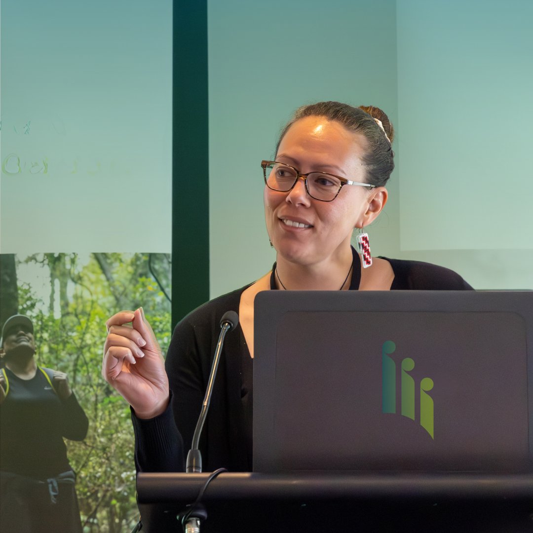 🌿🏆 Hanareia Ehau-Taumaunu, you rock! Bagging the Allen Kerr Postgraduate Prize for stellar PhD research on microbial interactions at the Australasian Plant Pathology Society conference. 

🎓👏 #PhDAchievement #BioprotectionCelebrates