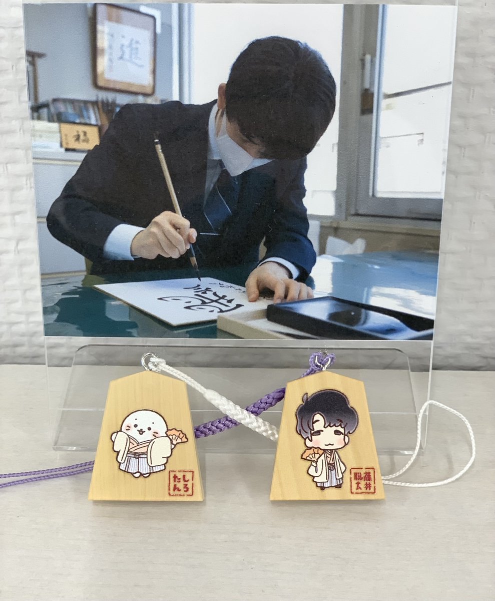 ギャラリーに「しろたん×藤井聡太」コラボ駒根付が来ました✨ ぜひご覧