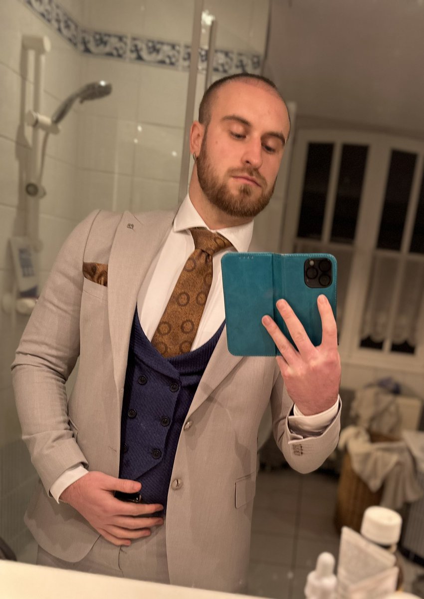 HypnoSuit tweet media