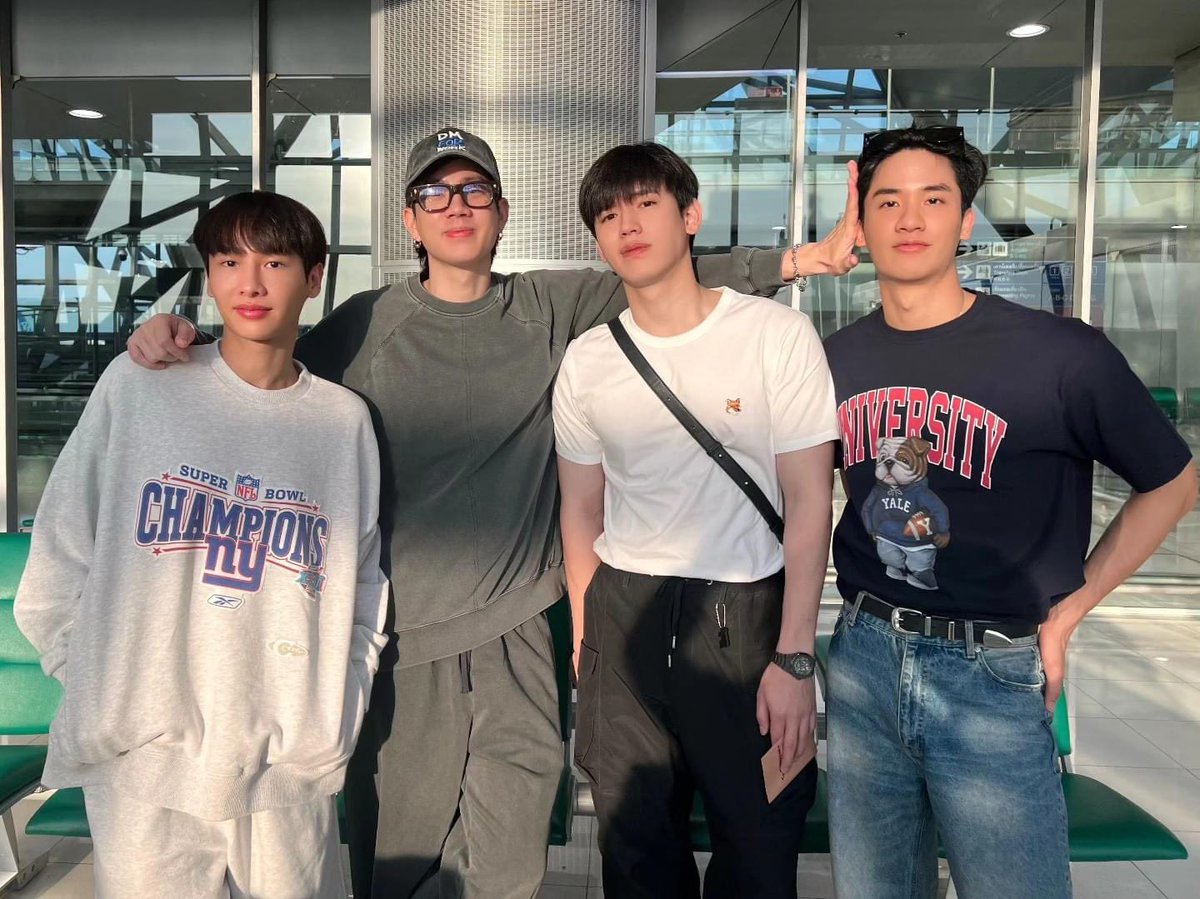 WilbrosLive's tweet photo. Welcome to the Philippines! 🇵🇭
OFF 💛 GUN ❤️ TAY 💙 NEW 💚

Polca and Babii, let's give them a warm welcome to the country. See you all tomorrow at BELUCA 1st Fan Meeting in Manila! ❤️ 

#BELUCA1stFMinManila
#GMMTV #OffGun #TayNew #WilbrosLive https://t.co/2TBbgdQzC5