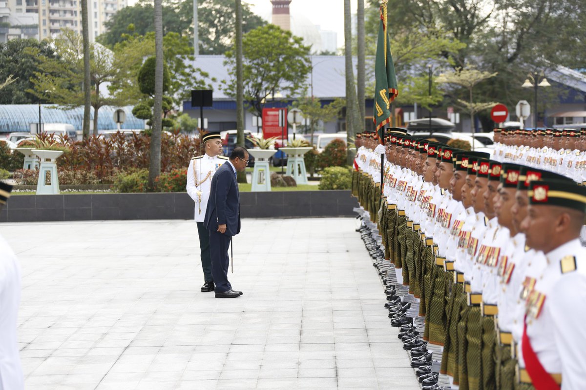 tldm_rasmi's tweet image. Permulaan baharu.
Panglima Tentera Laut bersama barisan pengurusan Kementerian Pertahanan dan Angkatan Tentera Malaysia menyambut ketibaan Menteri Pertahanan, YB Dato’ Seri Mohamed Khaled bin Nordin yang memulakan tugas pada hari ini.

#MindefUpdate