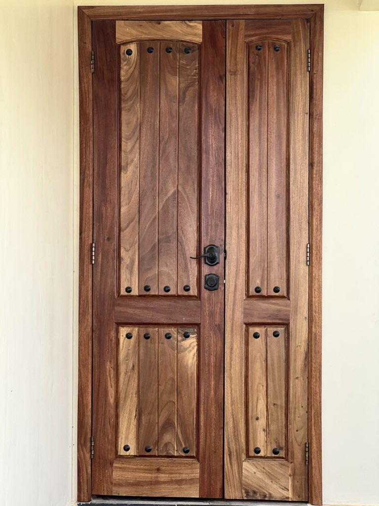VInteriorsLtd1's tweet photo. This year has been about rustic doors added a touch of character to any space. They're like a gateway to a different era! 😍
An addition of classic locks
#RusticDoors
#VintageCharm https://t.co/0J0b4qc78D