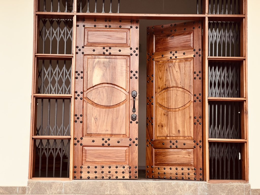 VInteriorsLtd1's tweet photo. This year has been about rustic doors added a touch of character to any space. They're like a gateway to a different era! 😍
An addition of classic locks
#RusticDoors
#VintageCharm https://t.co/0J0b4qc78D