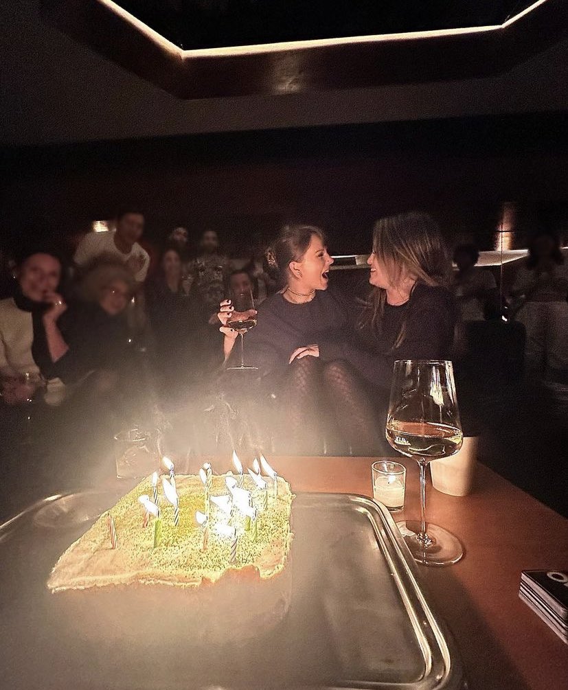 PortalSelenaBR's tweet image. 📷 Selena Gomez via Instagram comemorando o aniversário de Taylor Swift.